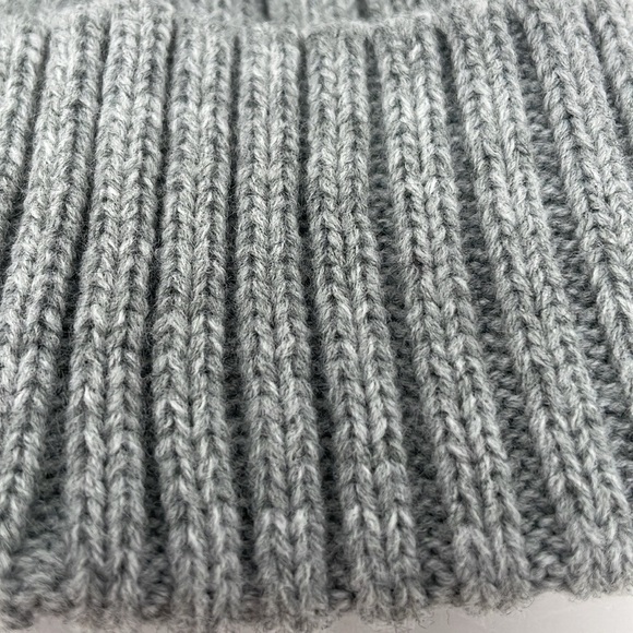 Michael Michael Kors Beanie NWT Grey Knit Hat with Pompom Winter Snow - Picture 10 of 10